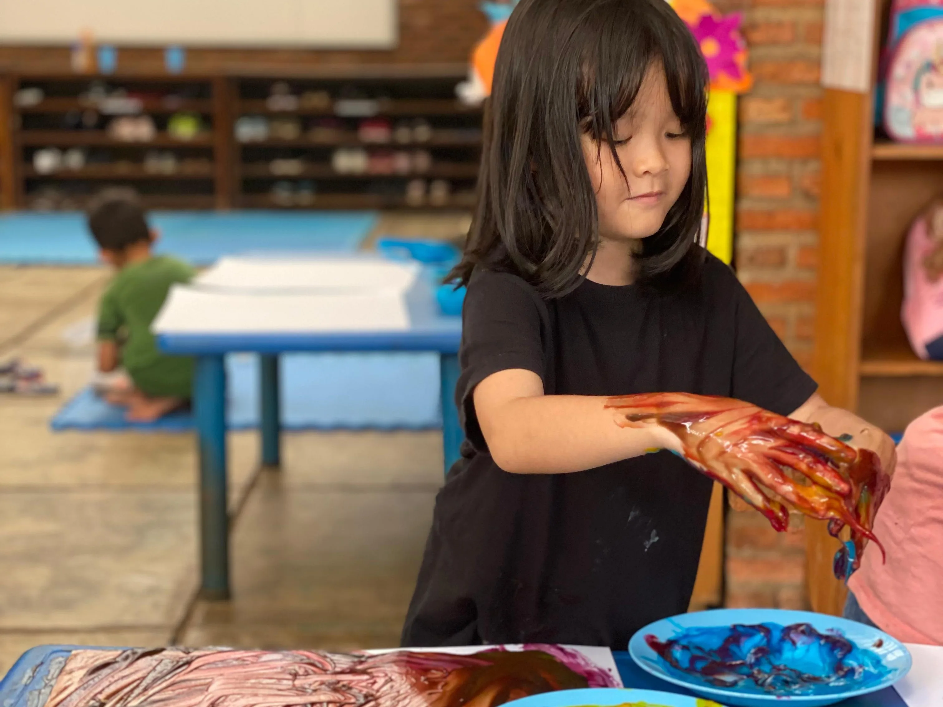 Suasana kegiatan di Sentra Bahan Alam