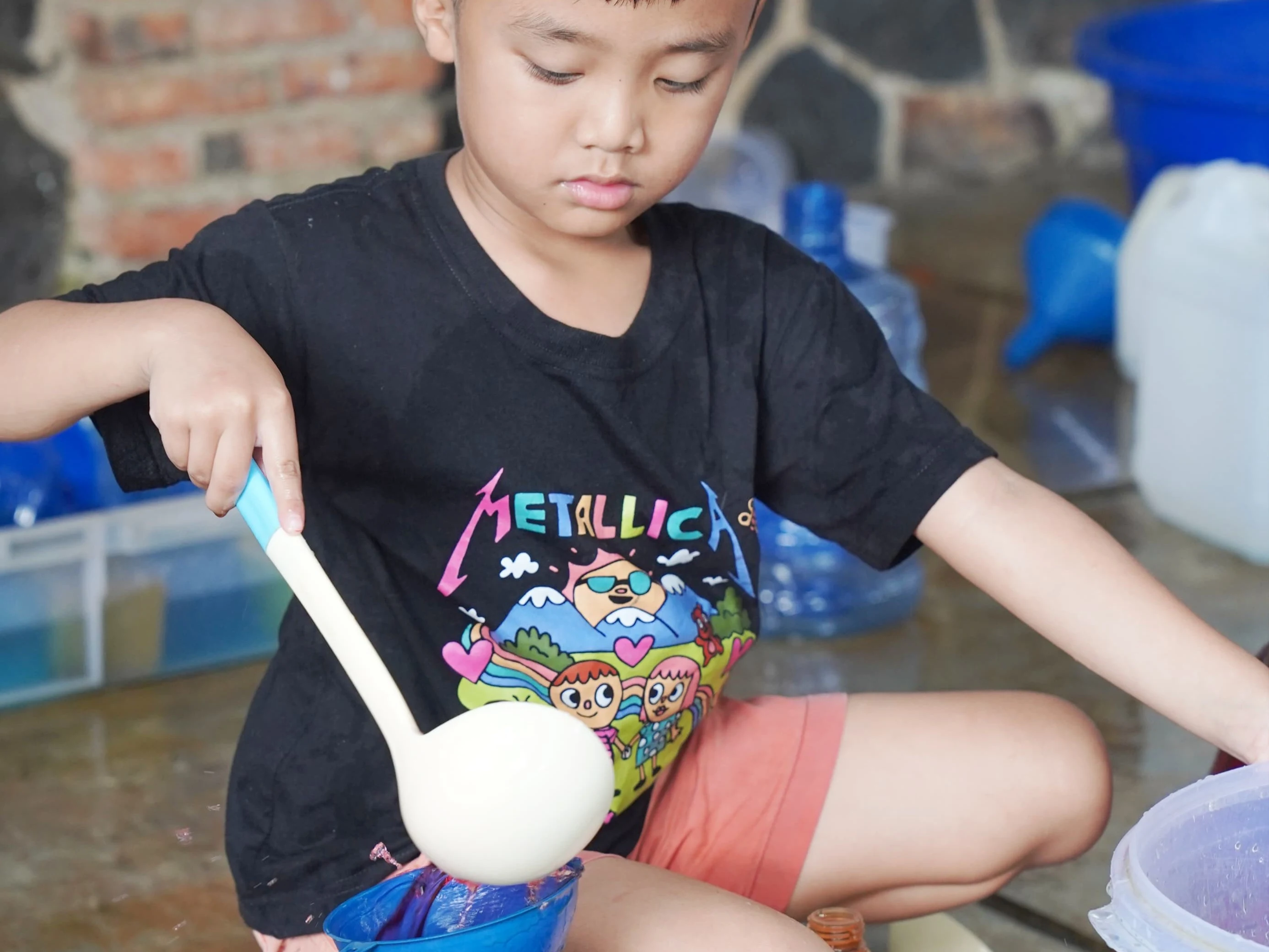 Suasana kegiatan di Sentra Bahan Alam