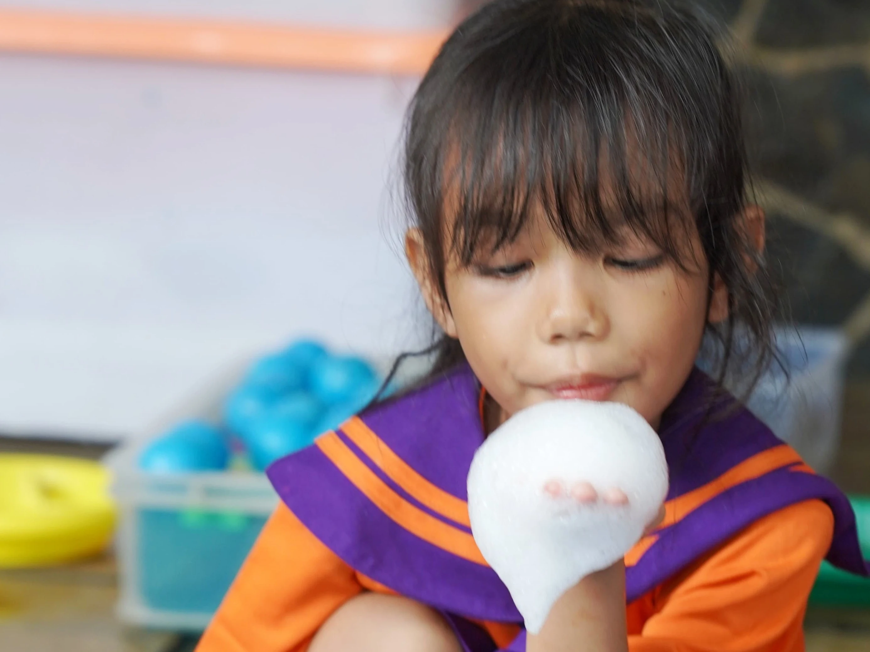 Suasana kegiatan di Sentra Bahan Alam