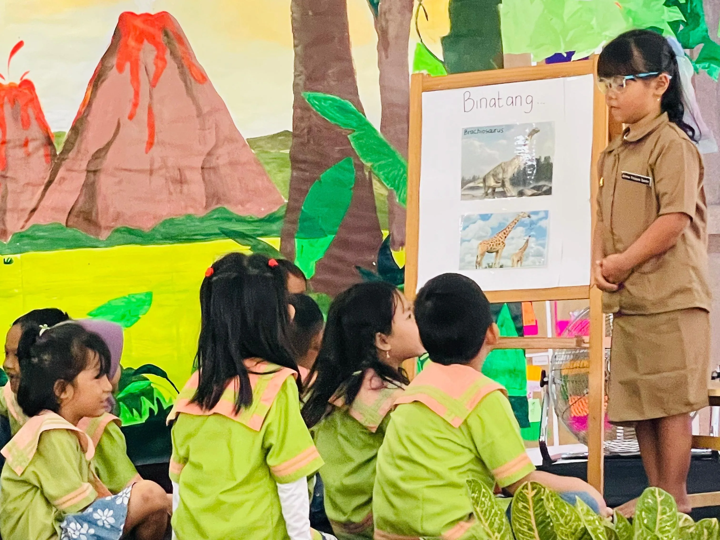 Suasana anak-anak bermain di Sentra Peran