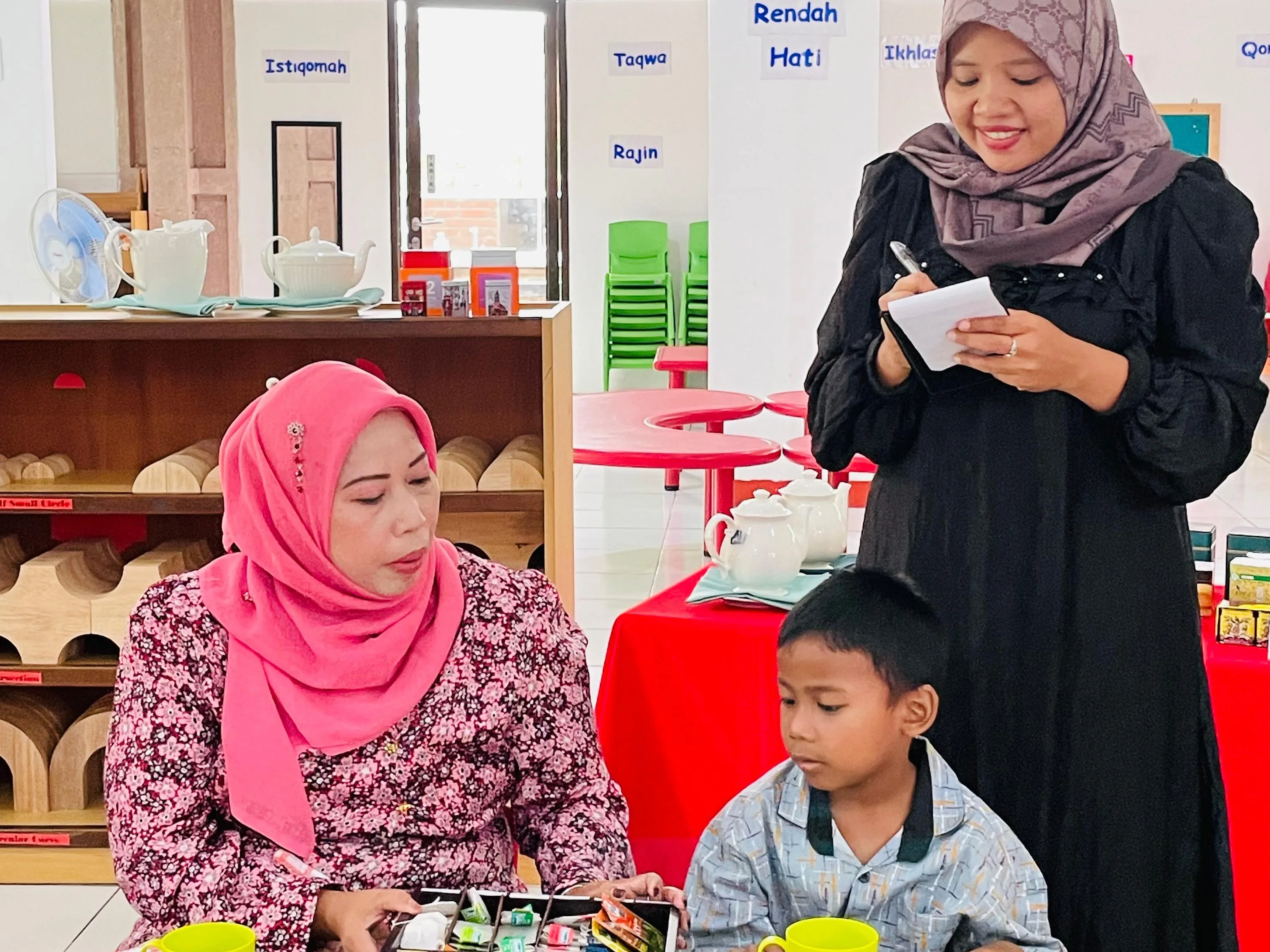 Suasana acara minum teh bersama ibu