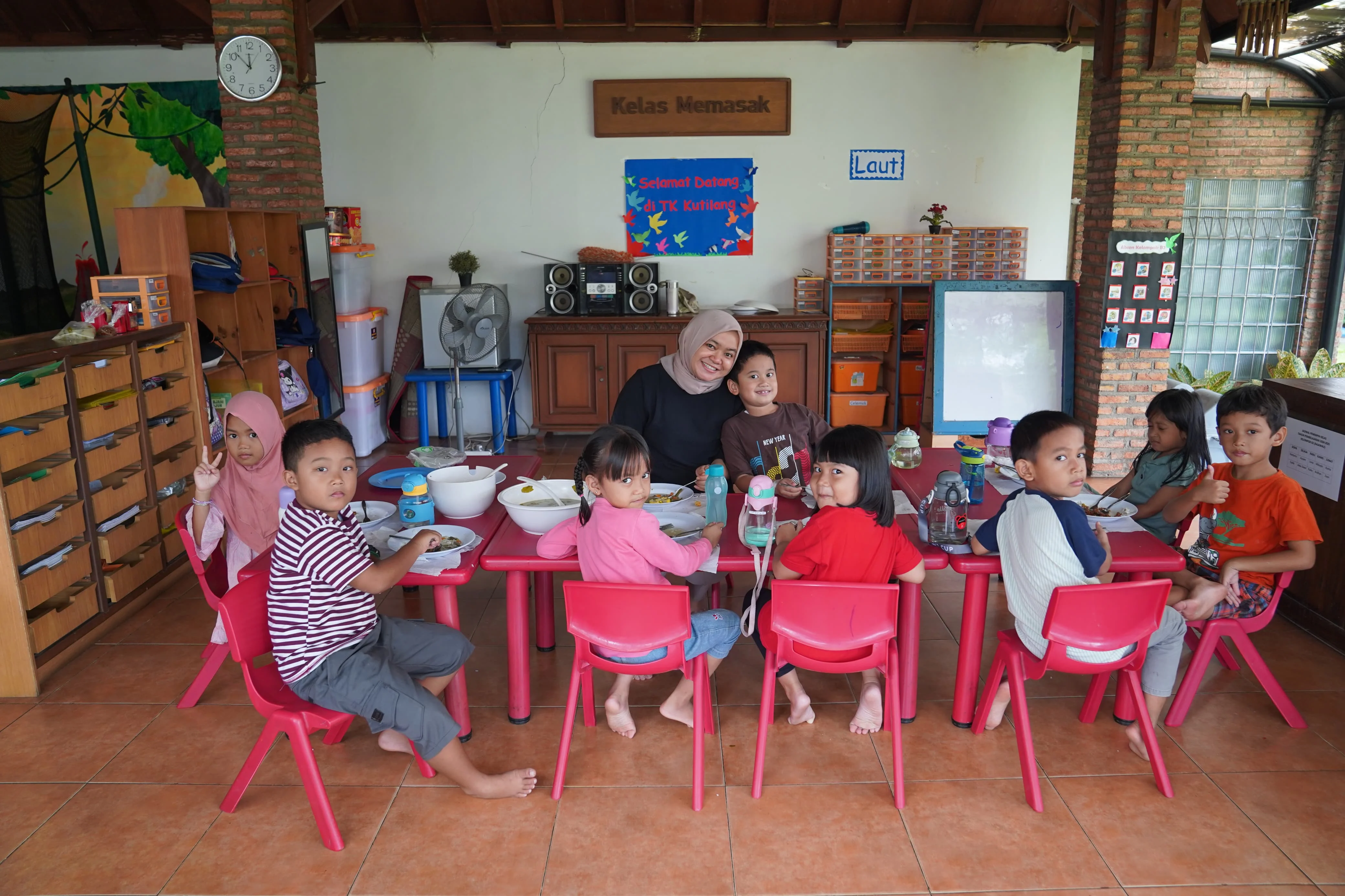 Suasana kegiatan pendidikan makan sehat